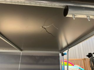 Mesa de ping pong plegable con ruedas