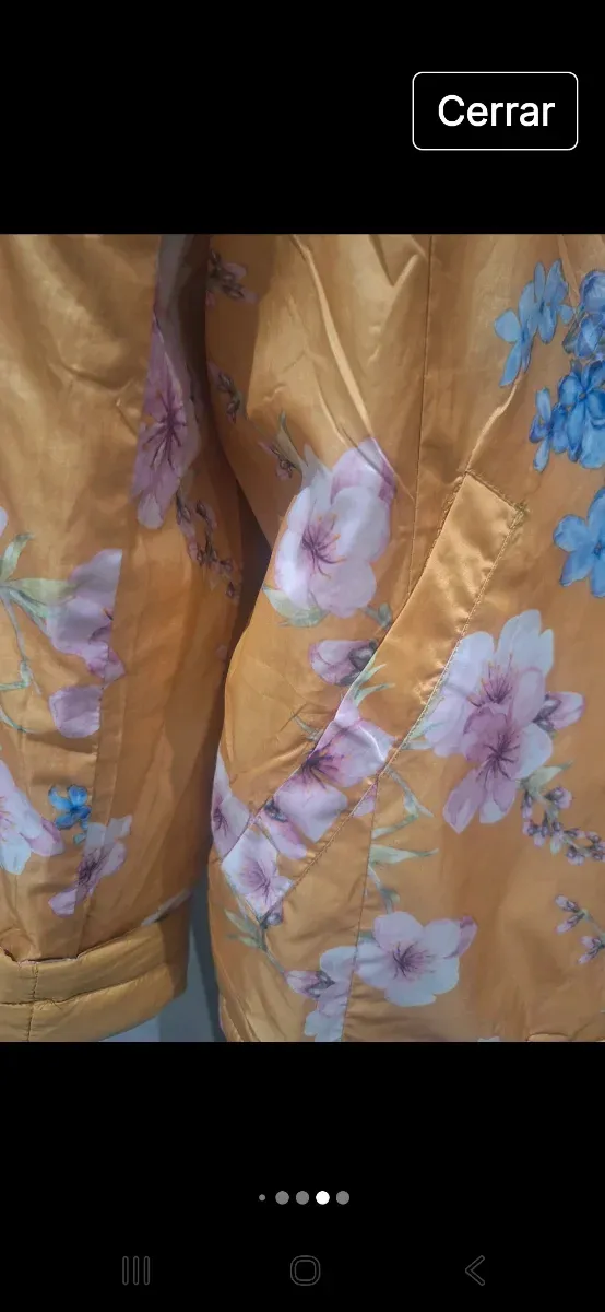 Cazadora Camel Talla 42 con Flores Azules