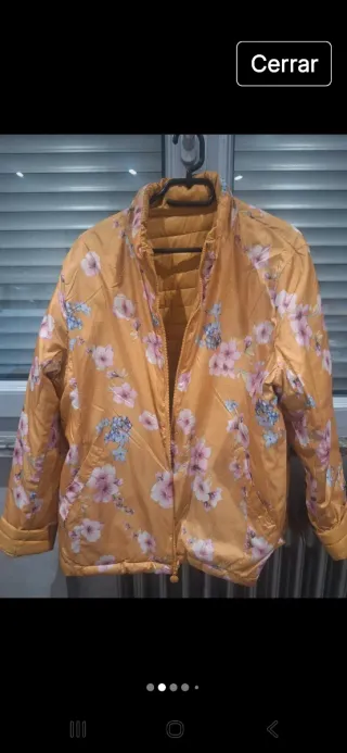 Cazadora Camel Talla 42 con Flores Azules