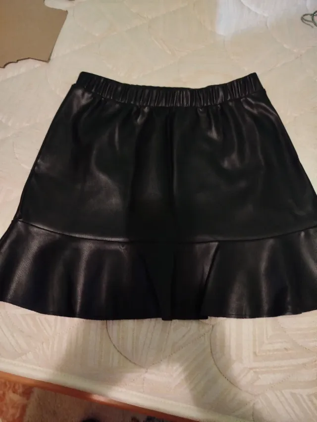 Falda negra con volantes