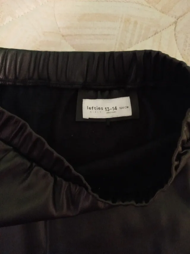 Falda negra con volantes