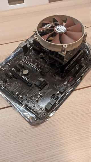 MSI Z370 A PRO + Intel i5 8600K + HyperX Fury 16GB