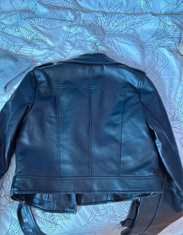 Cazadora cuero negra Stradivarius