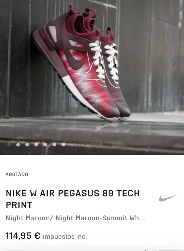 Zapatillas deportivas Nike moradas y rojas