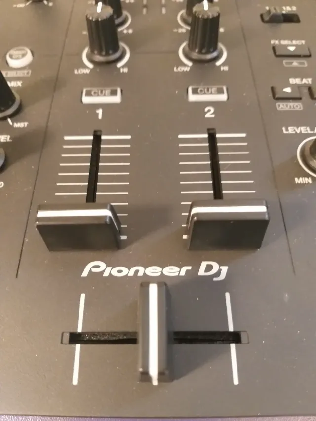 Controlador DJPioneer DDJ-FLX4 NUEVO (2025)+Extra