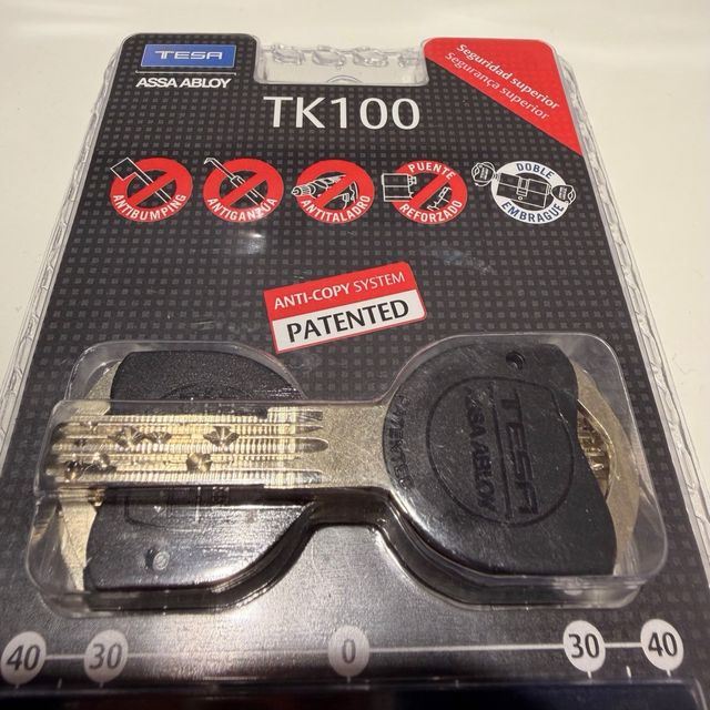 Cerradura Tesa TK100 con 5 llaves 40mm