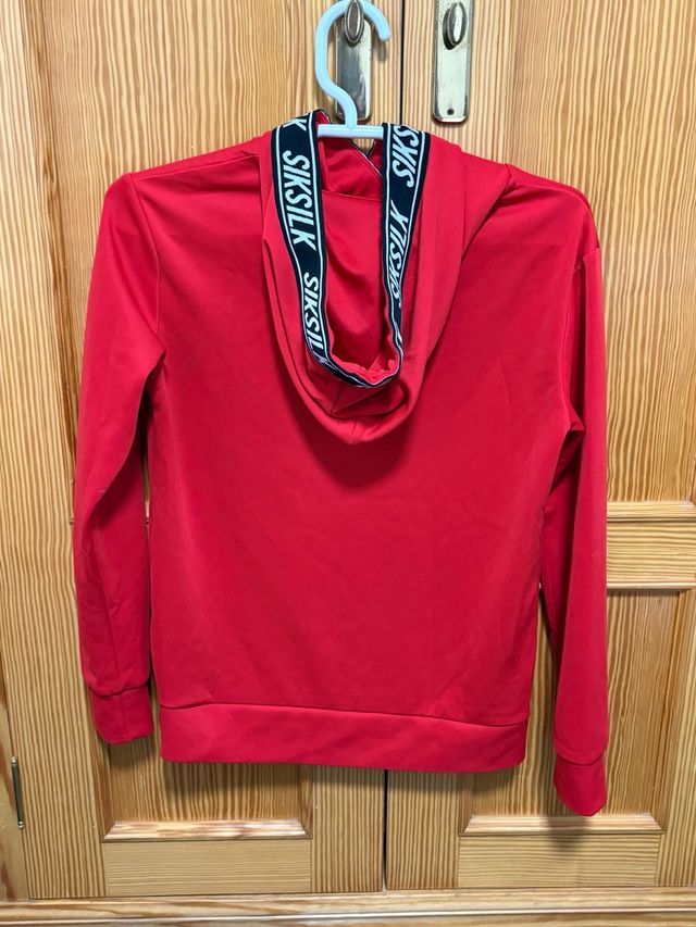 Sudadera SikSilk Roja con un solo uso.