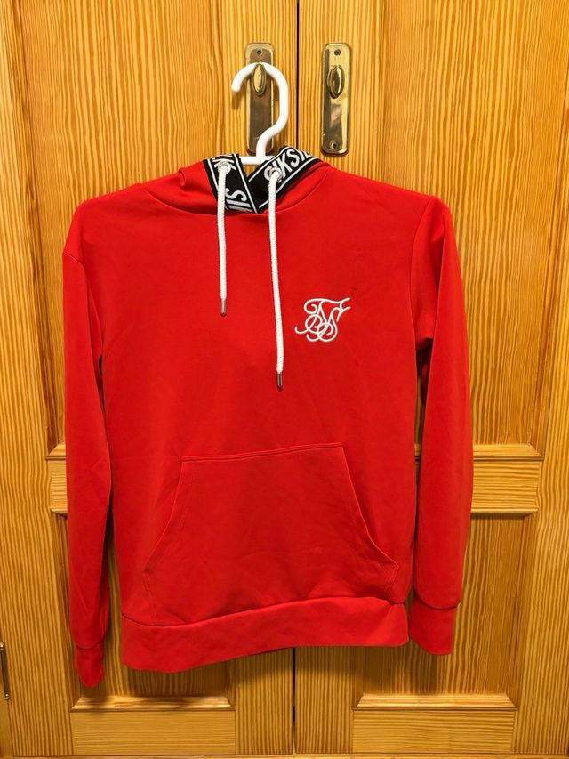 Sudadera SikSilk Roja con un solo uso.
