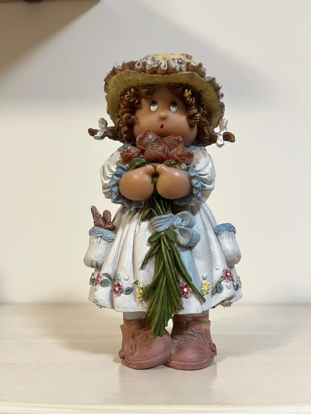 Muñeca Colección Cuqui con flores 15cm