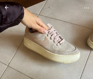 Nike Air Force 1 Beige/Rosa Suede