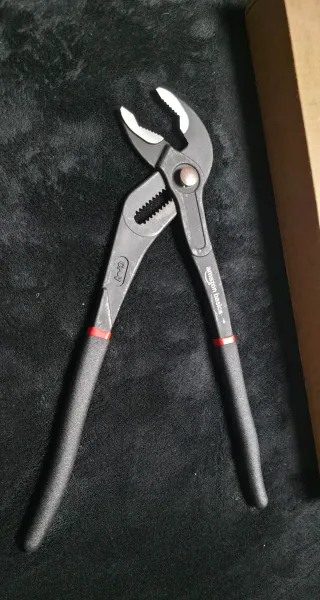 Alicates de fontanería Amazon Basics