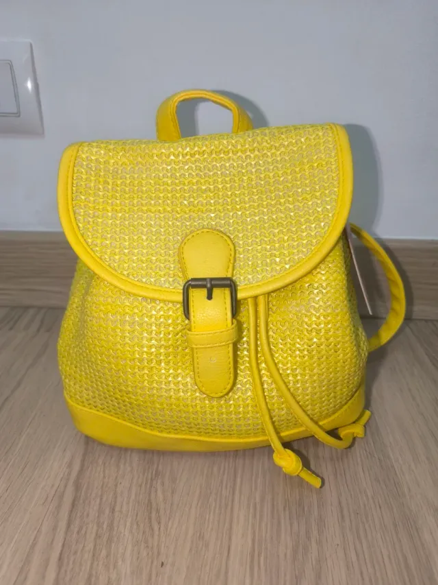 Mochila amarilla rafia y polipiel