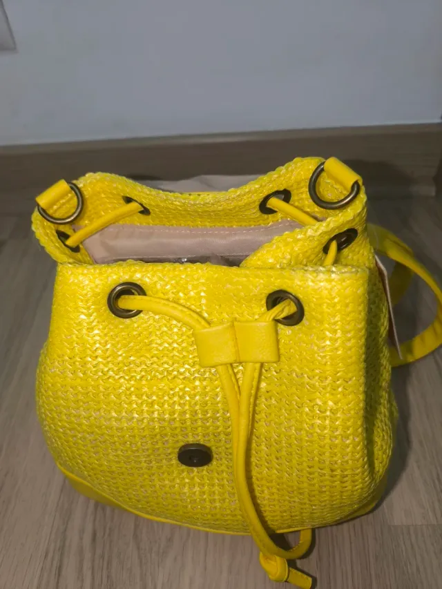 Mochila amarilla rafia y polipiel