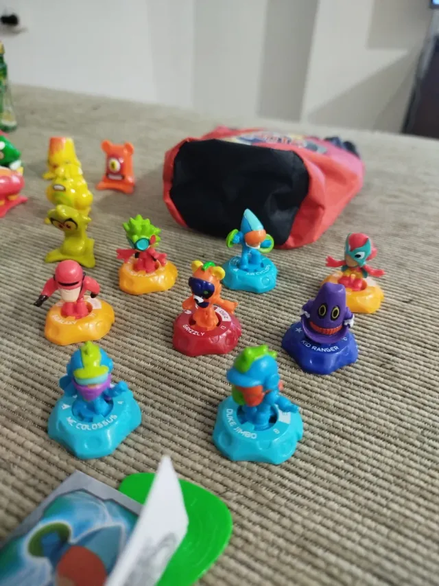 Lote Abatons, Kobots y Star Monster