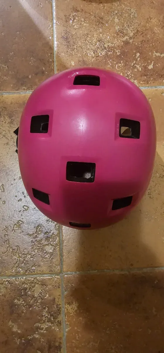 Casco de bicicleta rosa