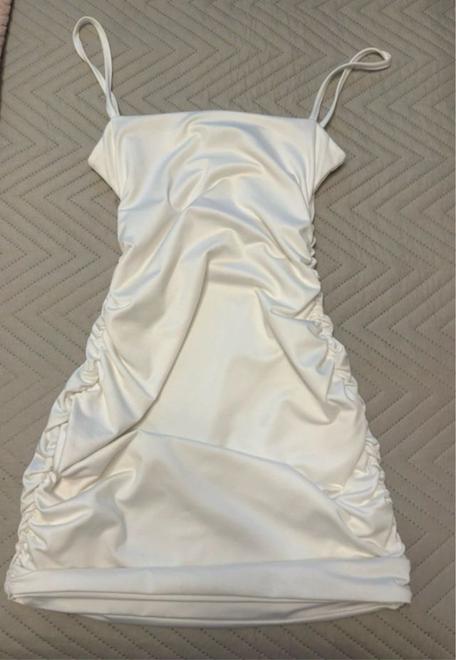 Vestido blanco fruncido