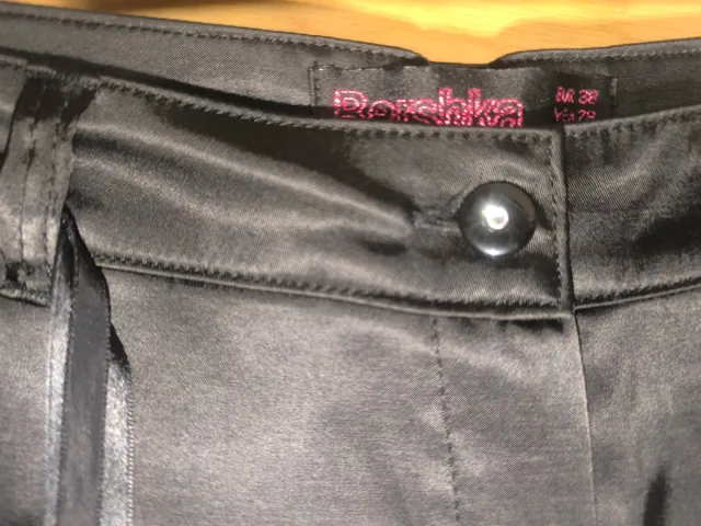 Pantalón fiesta raso negro con cinturón