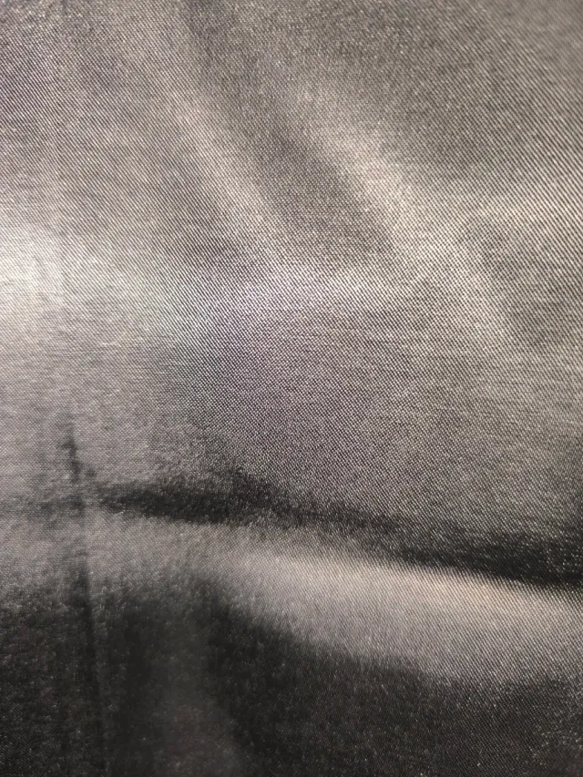 Pantalón fiesta raso negro con cinturón