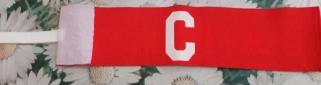 Fascia da capitano rossa con lettera C