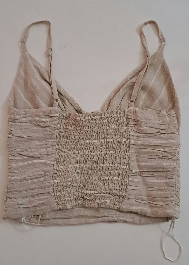 Top Zara beige con escote y tirantes