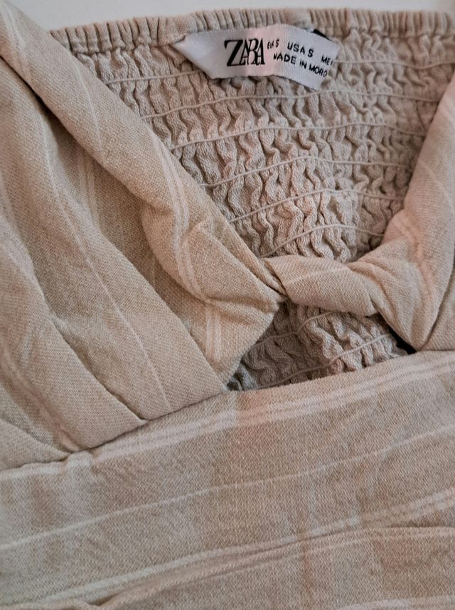 Top Zara beige con escote y tirantes