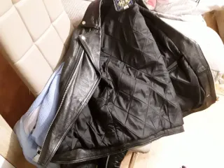 Cazadora de cuero MDK negra