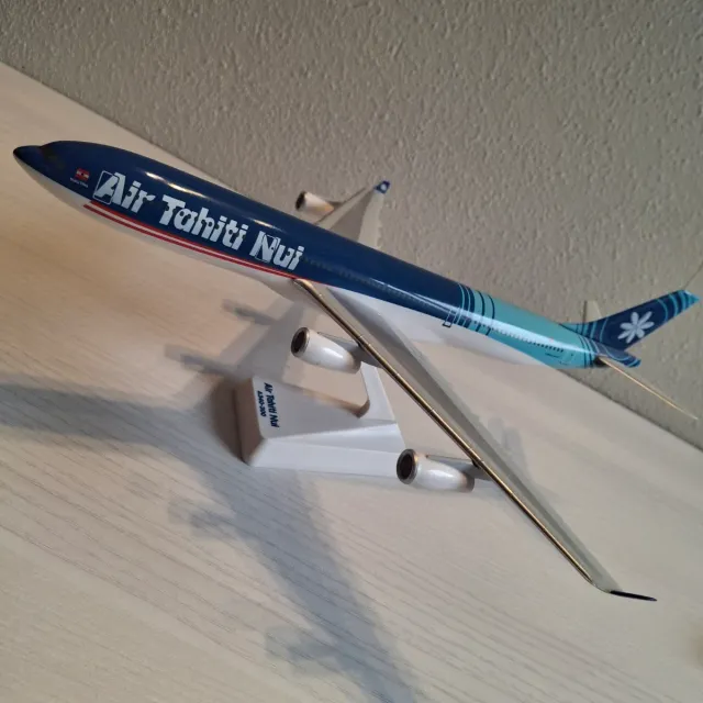 Maqueta Airbus A340-300 Air Tahiti Nui 1/200