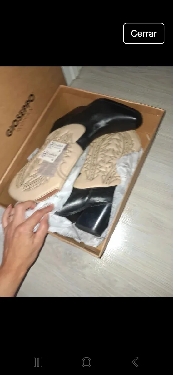 Botas cowboy Gioseppo beige y negras talla 37