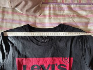 Camiseta Levi's Negra Mujer