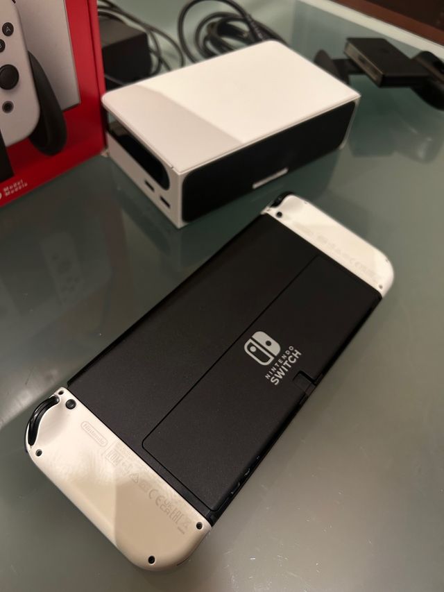 Nintendo Switch OLED Bianca e Nera