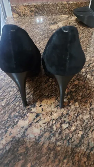 Elegantes zapatos de tacón negros