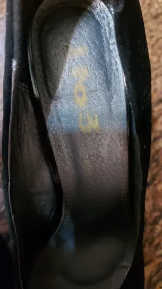 Elegantes zapatos de tacón negros