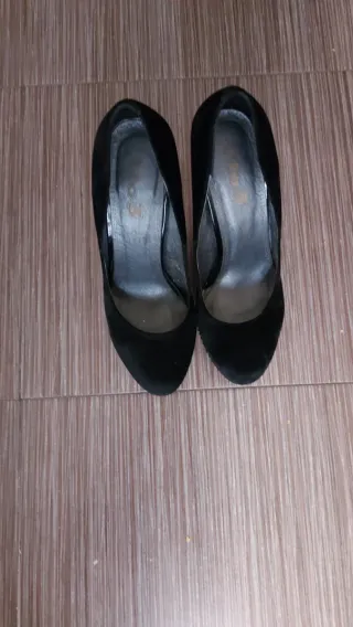 Elegantes zapatos de tacón negros