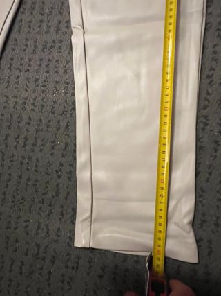 Pantalón polipiel Carlota & Co beige