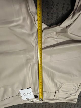 Pantalón polipiel Carlota & Co beige