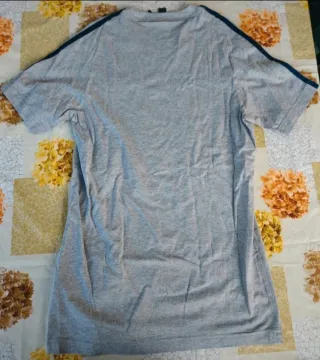 T-shirt Adidas grigia con bande