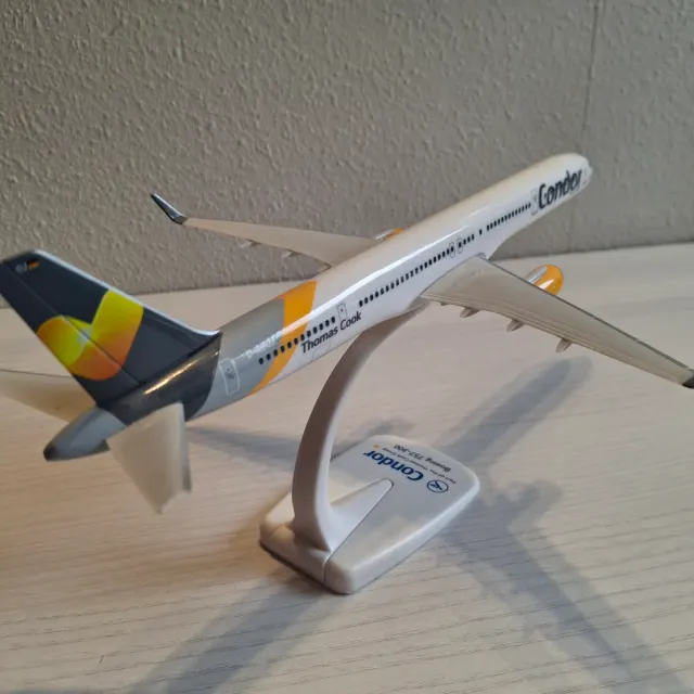 Maqueta Avión Boeing 757-300 Condor 1:200