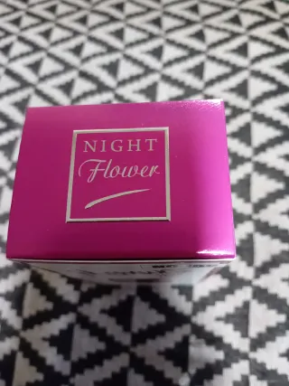 Perfume Night Flower Rosa y Plateado