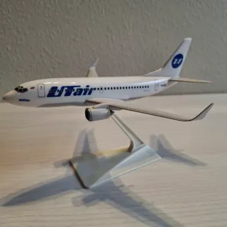 Maqueta Avión Boeing 737 UTair 1:200