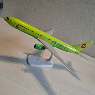 Maqueta Avión Boeing 767 S7 Airlines 1/200