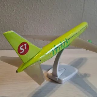 Maqueta Avión Boeing 767 S7 Airlines 1/200
