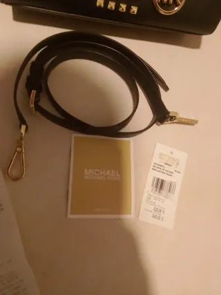 Bolso Michael Kors Negro con Tachuelas Doradas