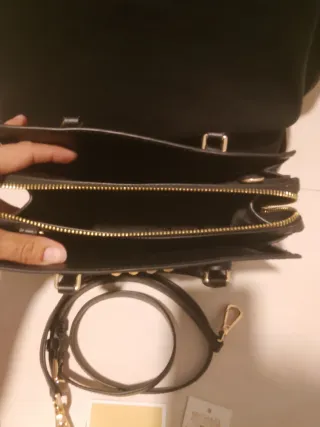 Bolso Michael Kors Negro con Tachuelas Doradas