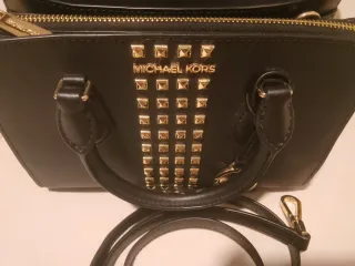 Bolso Michael Kors Negro con Tachuelas Doradas