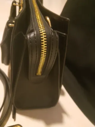 Bolso Michael Kors Negro con Tachuelas Doradas