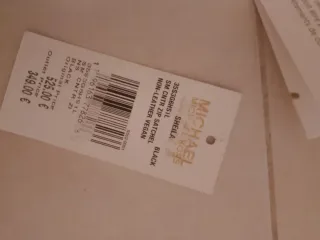 Bolso Michael Kors Negro con Tachuelas Doradas