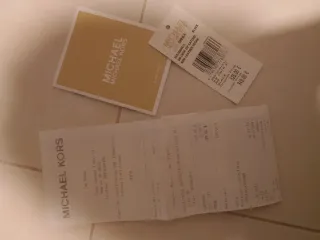 Bolso Michael Kors Negro con Tachuelas Doradas