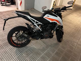 KTM Duke 390 Blanca 2021
