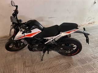 KTM Duke 390 Blanca 2021
