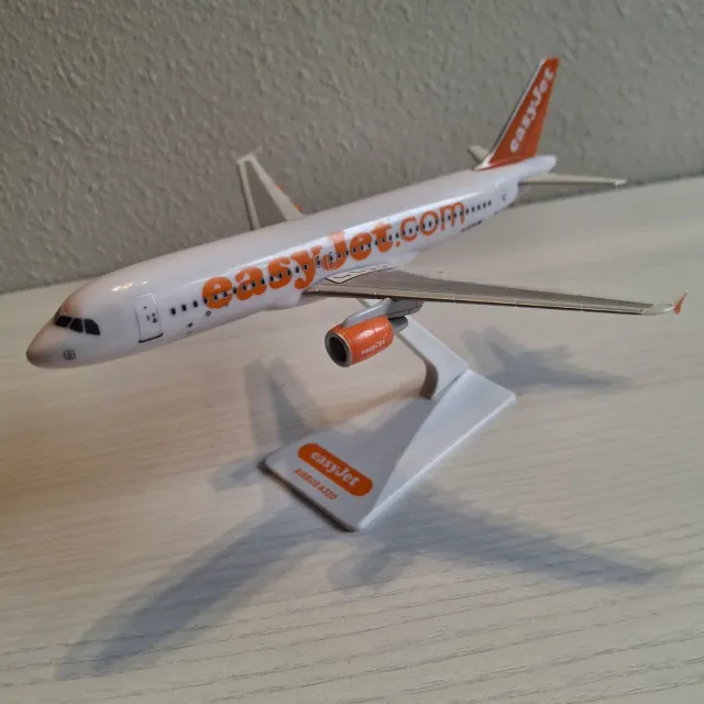 Maqueta Airbus A320 EasyJet 1/200